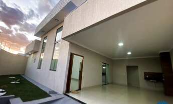 Imagem: Casa Linda possuindo três quartos sendo