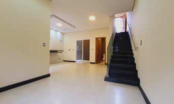 Imagem 2: Linda Casa à Venda com 3 dormitórios, sendo 1 suíte, Área Gourmet e Piscina, Residencial