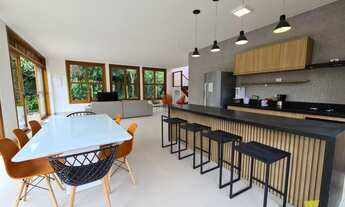 Imagem 5: Casa recém construída na Praia de Itamambuca, lado par