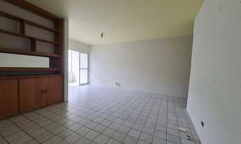 Imagem 6: Apto nascente, ventilação natural, primeiro andar, prédio pilotis, 3 qtos 1 ste, varanda