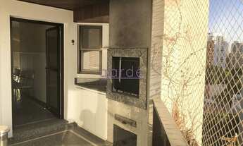 Imagem 3: Moema Pássaros com quadra de tênis