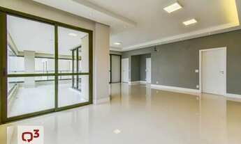 Imagem 6: Apartamento para locação, com 228m², 4 dormitórios, sendo 2 suítes, 4 banheiros, lavabo, 3