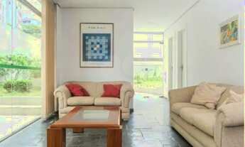 Imagem 4: Claro, amplo, um por andar. Rua tranquila, próximo ao Clube Pinheiros