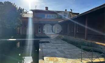 Imagem 7: Linda e Espaçosa Casa Disponível para venda!