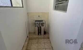 Imagem 6: Apartamento de dois dormitórios, banheiro e sala no bairro da Azenha em Porto Alegre