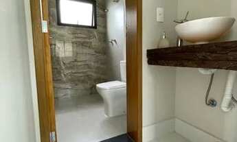 Imagem 7: Casa de alto padrão em condomínio, com 3 suítes e piscina