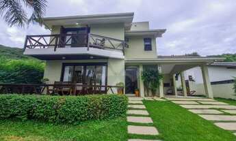 Imagem: Ampla casa com 3 dormitórios, lindamente