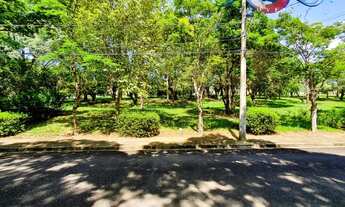 Imagem: Terreno em aclive leve com 814m² à venda