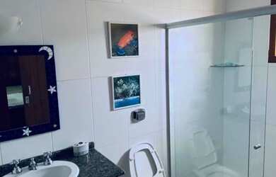 Imagem 4: Sobrado para venda possui 203 metros quadrados com 4 quartos em Rio Tavares - Florianópoli