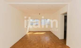 Imagem: Conservado com bela vista no Itaim