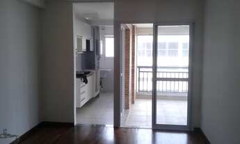 Imagem 2: Apartamento com 2 quartos sendo uma suíte, 1 vaga na garagem, sala com sacada fechada com