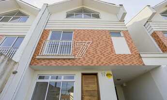 Imagem 4: Sobrado para venda possui 131 metros quadrados com 3 quartos em Uberaba - Curitiba - PR