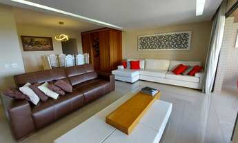 Imagem 3: Lindo Apartamento Localizado na Barra da tijuca , varanda integrada fechada com cortina de