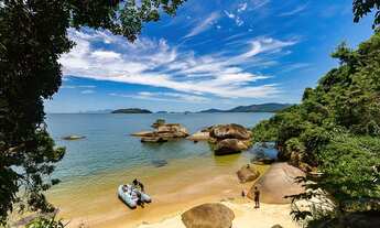 Imagem 7: Um refúgio exuberante e isolado em meio à natureza de Parati - Ilha do Araújo