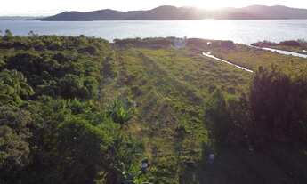 Imagem 2: Terreno a venda com fundos para a Lagoa