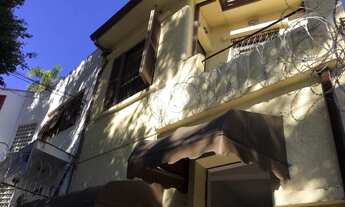 Imagem: Casa ampla com lareira e churrasqueira