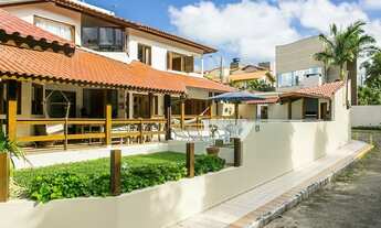 Imagem 2: Casa de alto padrão em condomínio fechado em Ingleses, a 150 m do mar, 4 quartos, sendo 2