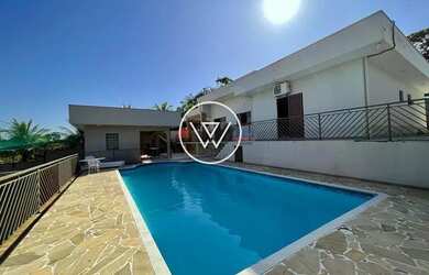 Imagem 2: Casa para venda tem 274 metros quadrados com 4 quartos em Pinheirinho - Vinhedo - SP