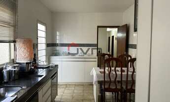 Imagem 6: Linda casa a venda e em ótima localização, contando com 3 quartos todos com armários e um