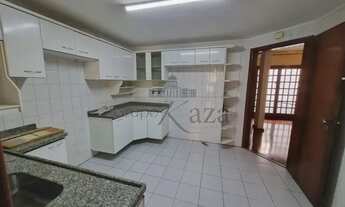 Imagem 7: Casa Sobrado Condomínio Largo da Pitangueira - 4 Dormitórios - 280m²