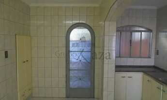 Imagem 3: Casa Sobrado com Edícula - Bosque dos Eucaliptos - 3 Dormitórios - 254m²