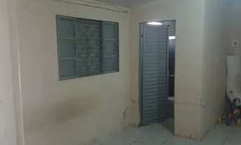 Imagem 2: Casa de fundo Casa com 1 dormitório