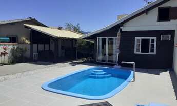 Imagem: Casa na praia do sonho com piscina