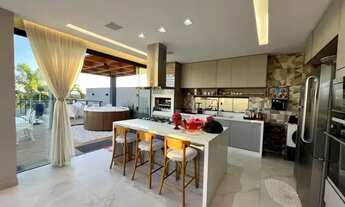 Imagem 3: Oportunidade Imperdível!! 6 Vagas de garagem / 267m² / 3 Belas suítes / Jacuzzi