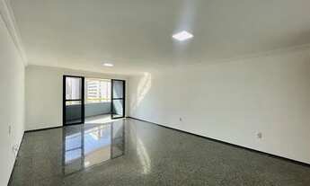 Imagem 5: Apartamento com sala ampla e suítes plenas, lavabo, varanda com conforto e em ótima locali