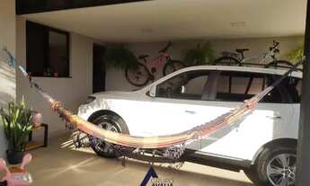 Imagem 2: Lar dos Sonhos: Sobrado em Condomínio com Área Gourmet e Suíte com Banheira