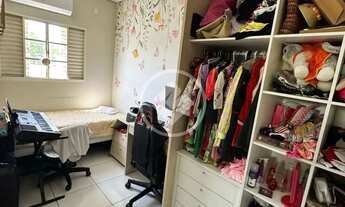 Imagem 4: Se você busca um lar aconchegante e bem localizado, esse lindo sobrado atrás do shopping E