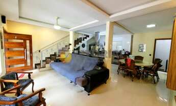 Imagem 2: Casa para venda com 244 metros quadrados com 3 quartos em Martim de Sá - Caraguatatuba - S