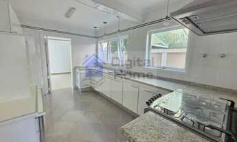 Imagem 6: Excelente casa com 500 m2, 4 suítes, lindo lazer com piscina e churrasqueira + 4 vagas de