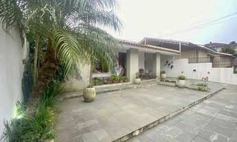 Imagem 2: Casa a venda em Camobi com 3 dormitórios, suite e 4 vagas de garagem!