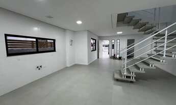 Imagem 2: Imóvel para venda tem 142 metros quadrados com 3 quartos em Carianos - Florianópolis - SC