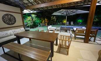 Imagem 2: Luxuosa Casa de 5 Quartos com Piscina e Infraestrutura Completa no Prestigiado Condomíni