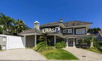 Imagem 3: Casa em condomínio com terreno amplo e piscina