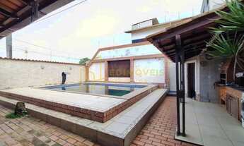 Imagem 2: Casa Espetacular com Piscina e Varandão em São Francisco Serra, Ideal para Lazer!