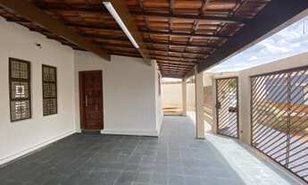 Imagem 2: Térrea para aluguel tem 170 metros quadrados com 4 quartos em Centro - Monte Carmelo - MG