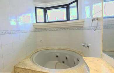 Imagem 9: Apartamento de 210m² com 4 Dormitórios, sendo 2 Suítes em Moema