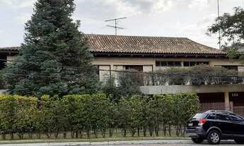 Imagem 6: Linda casa espaçosa de 820m² - 9 quartos, 6 suítes e 8 vagas de garagem