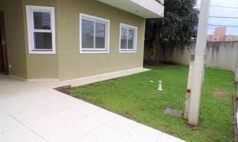 Imagem: Casa com jardim e quintal, terreno de esquina