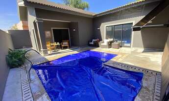 Imagem 7: Casa de condomínio para venda possui 410 metros quadrados com 4 quartos