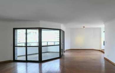 Imagem 3: Apartamento de 210m² com 4 Dormitórios, sendo 2 Suítes em Moema