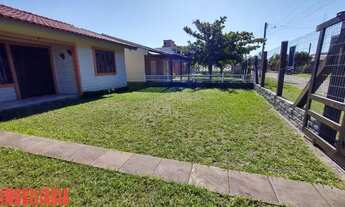 Imagem 5: Belíssima residência com piscina a poucos metros do mar !! REF: M 1044