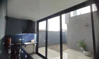 Imagem 6: Casa de condomínio para aluguel possui 210 metros quadrados com 4 quartos