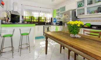 Imagem 7: Casa em frente a praça