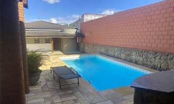 Imagem: Casa Com Piscina e Ótima Localização
