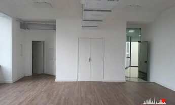 Imagem: 188m2, piso elevado, 3 banheiros, 4 vagas!