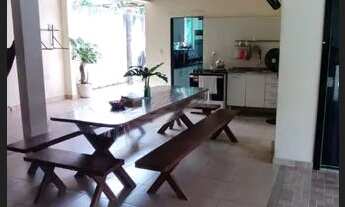 Imagem 3: /Casa no Parque das Laranjeiras com piscina e 4 Qrts